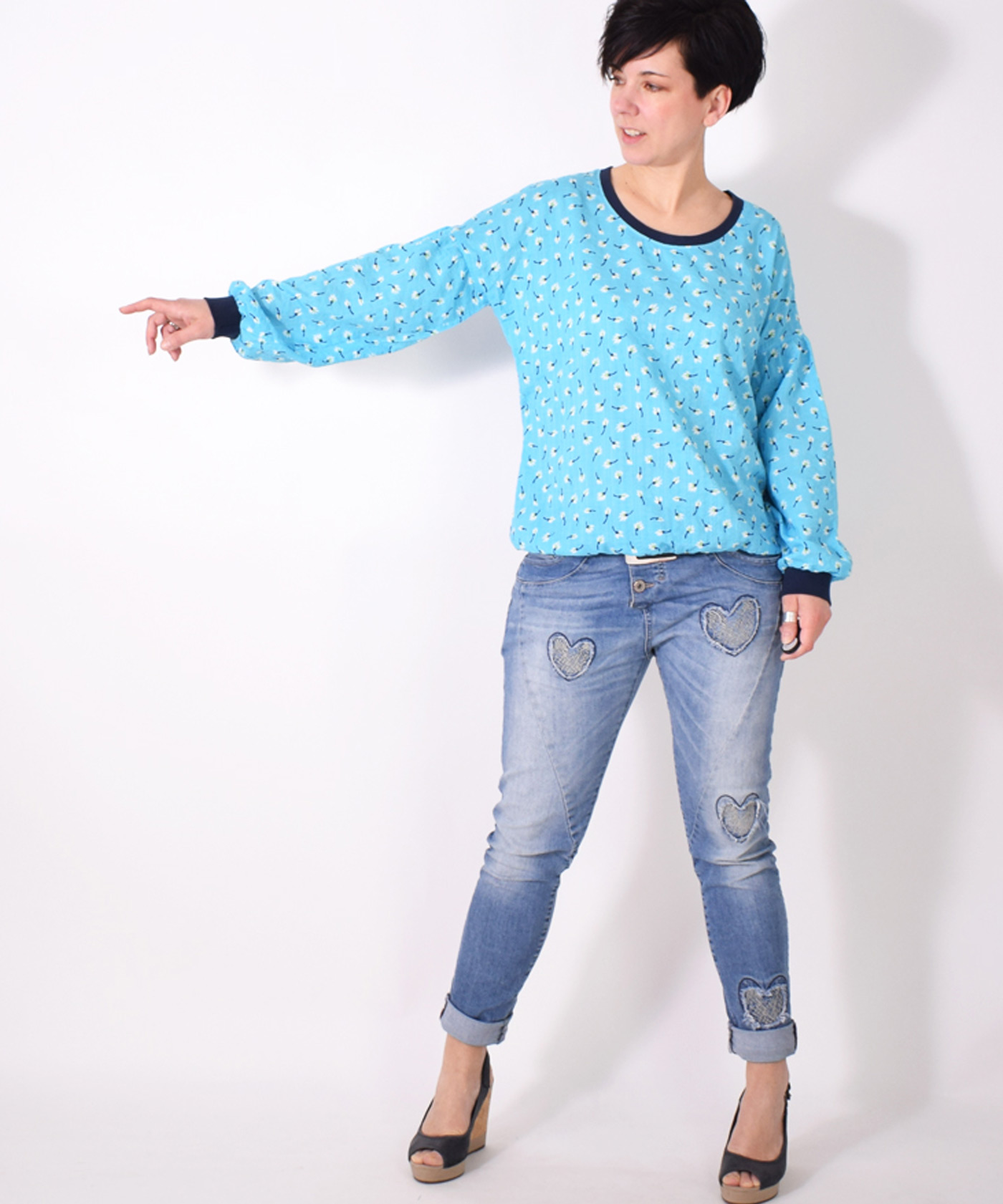 127 ORA.shirt,Papierschnitt,Leni Pepunkt,Frau mit Puffärmelshirt