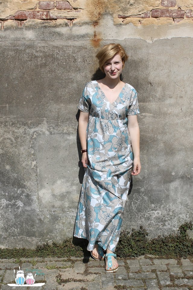78 BREEZY.kleid,Papierschnitt,Leni Pepunkt,Frau mit gemustertem Kleid