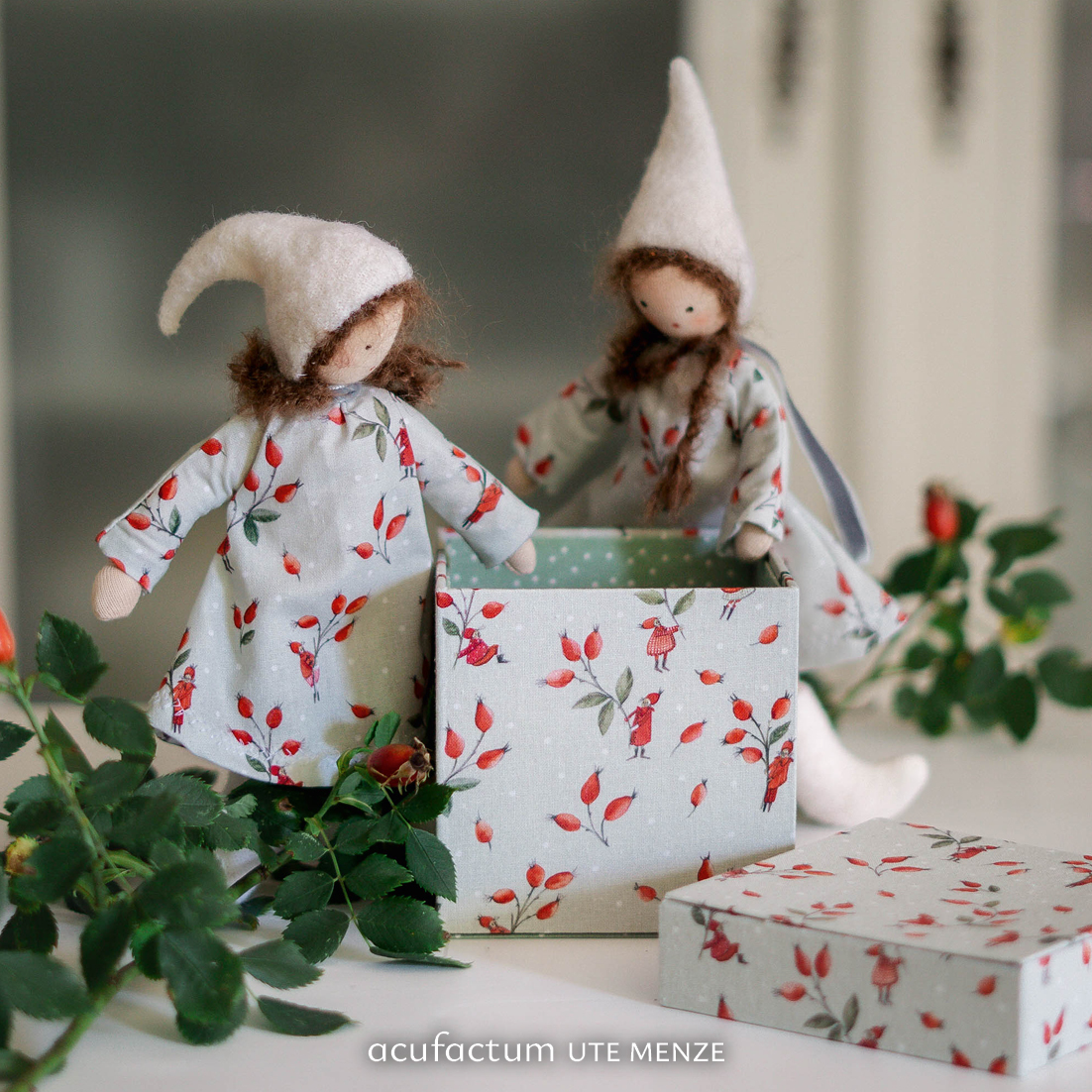 acufactum - Cotton fabric - Rosehip dance - Silke Leffler