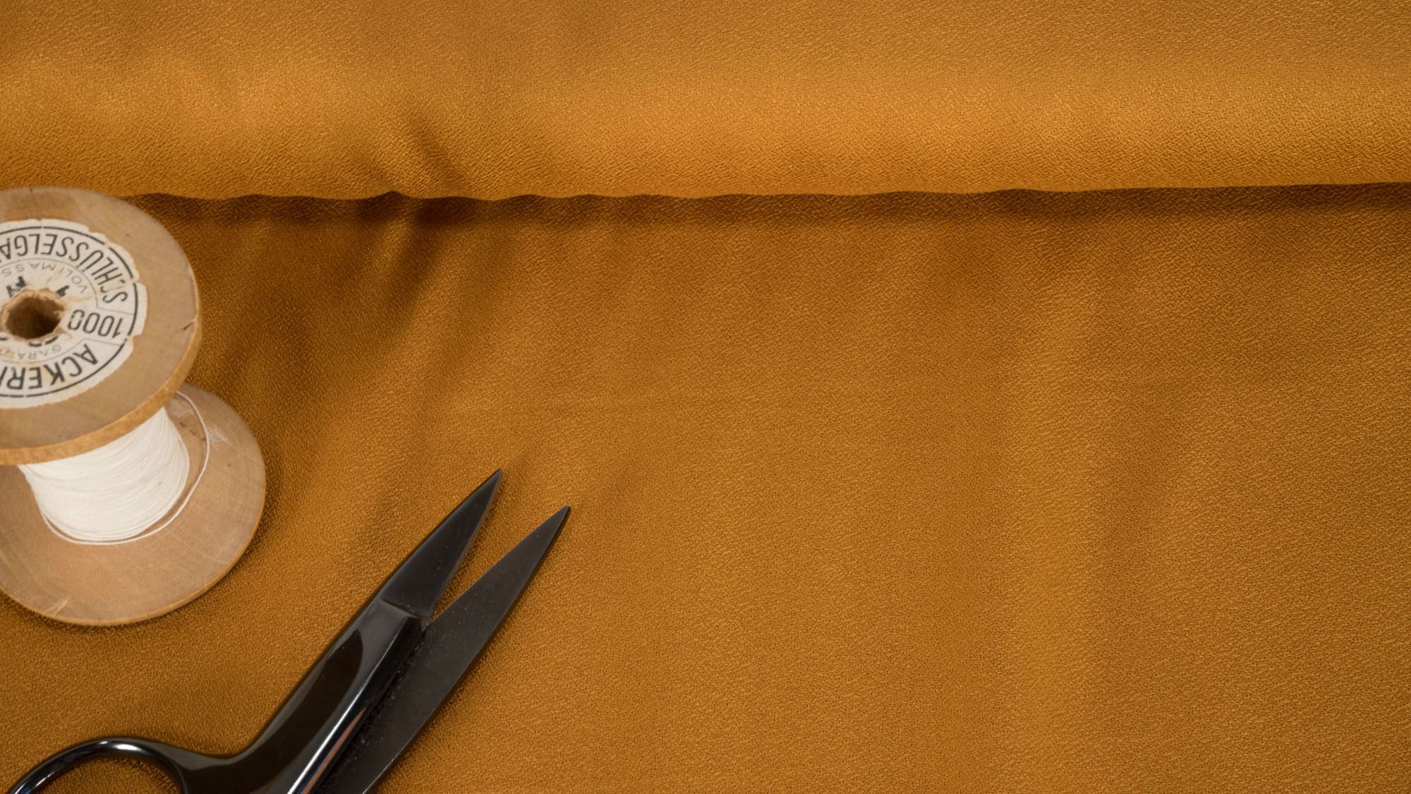 Viscose crepe Ochre by Atelier Brunette