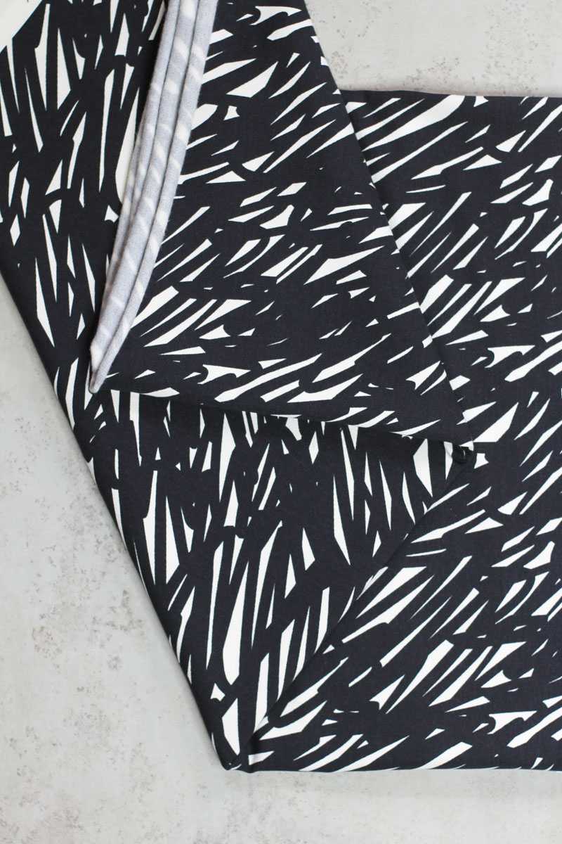 meet MILK - Sava Sweat Sketchy - black