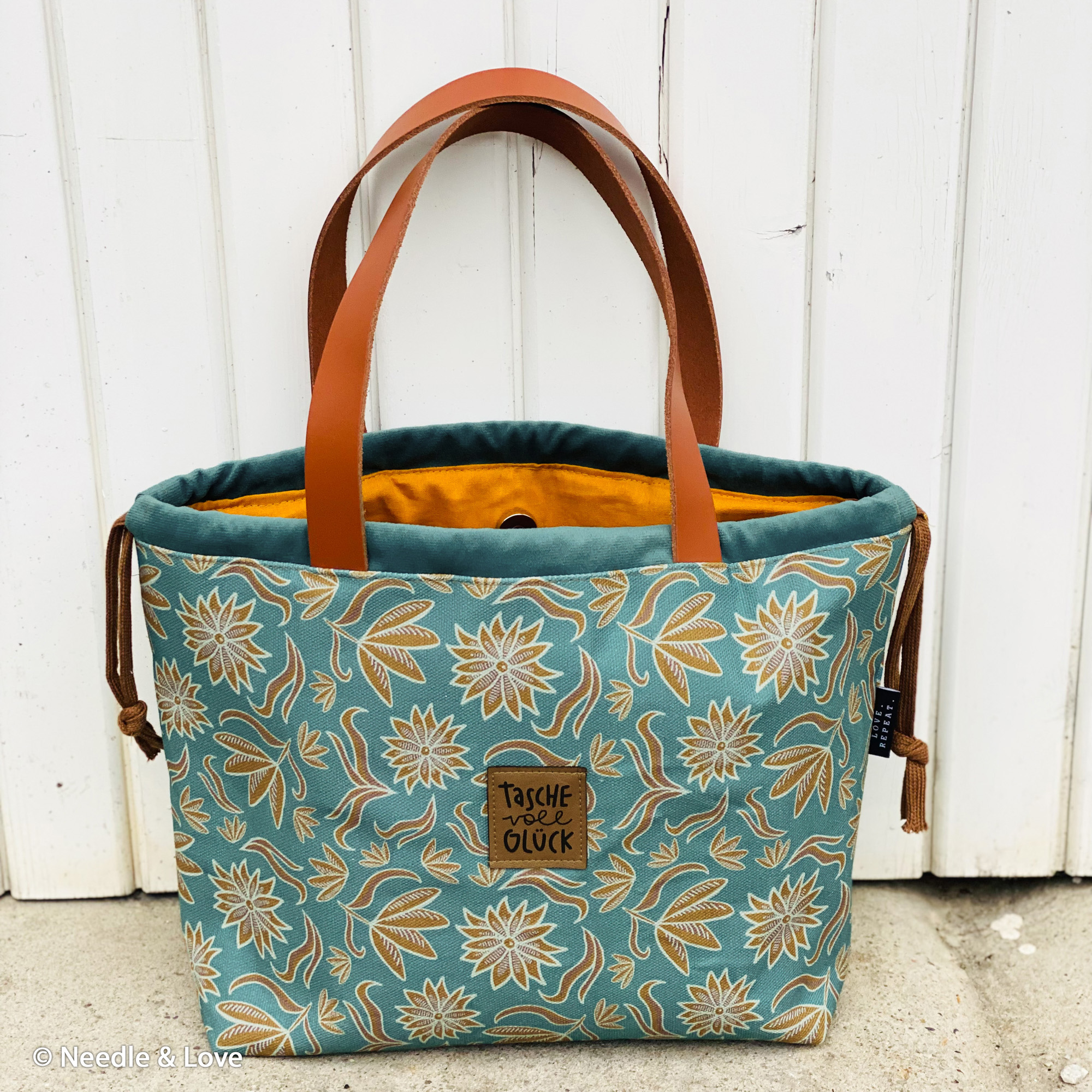Cotton canvas - Retro Flowers - mint