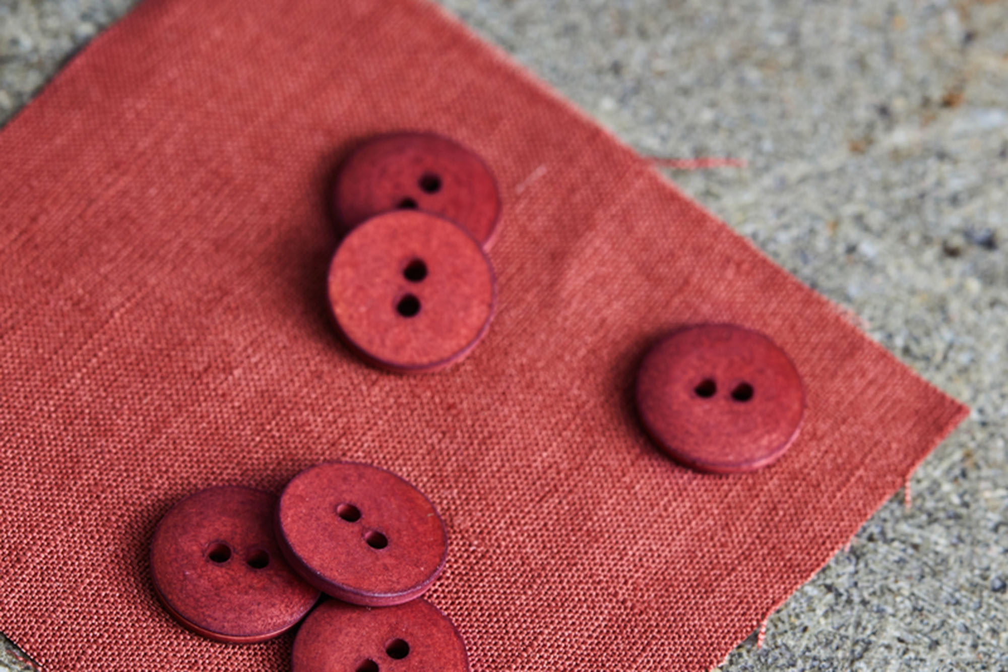 Button - Curb Cotton Button - mind the MAKER - 18 mm - coral red