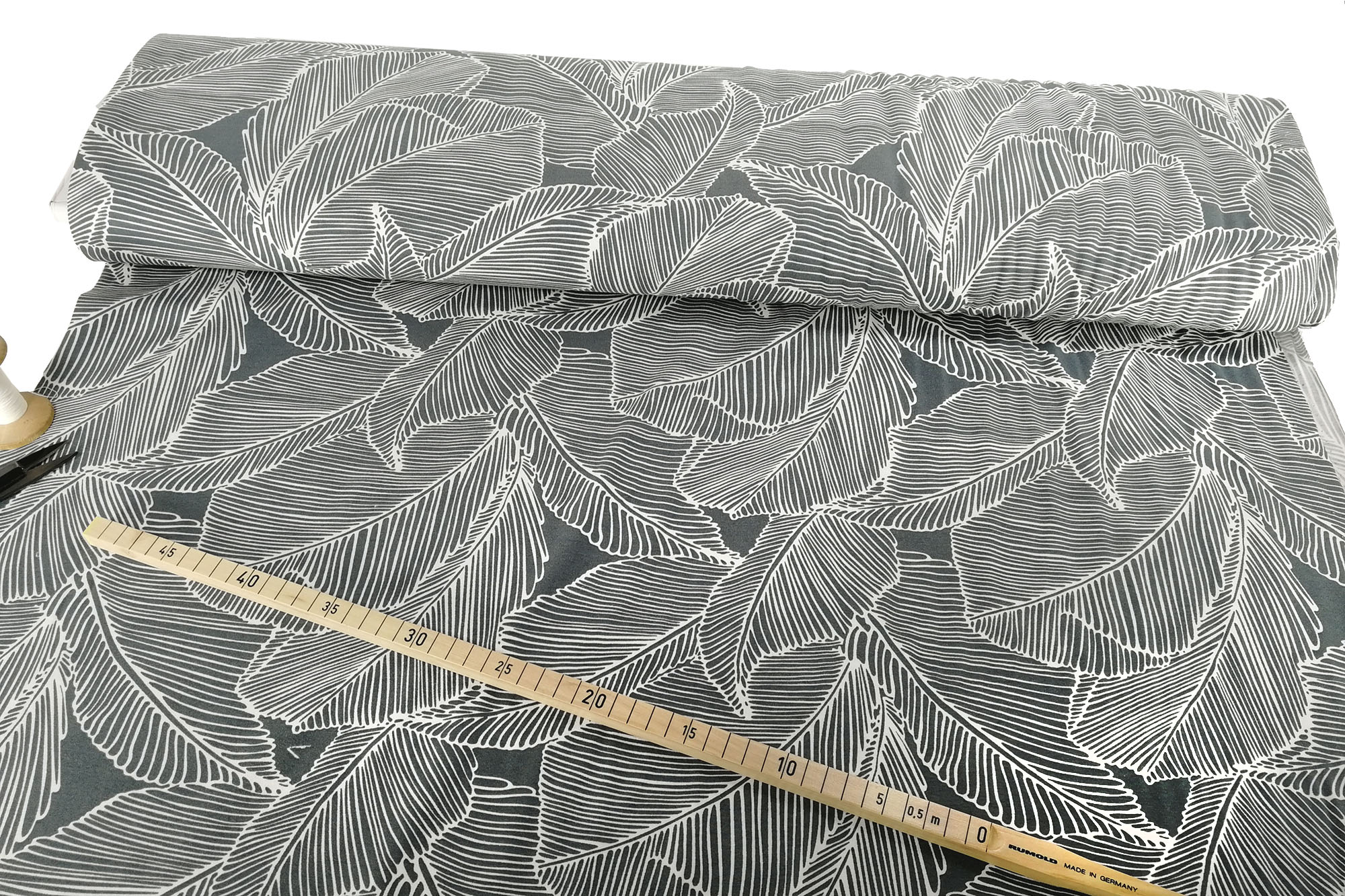 Cotton Jersey Avalana 19-667 palm leaves on grey