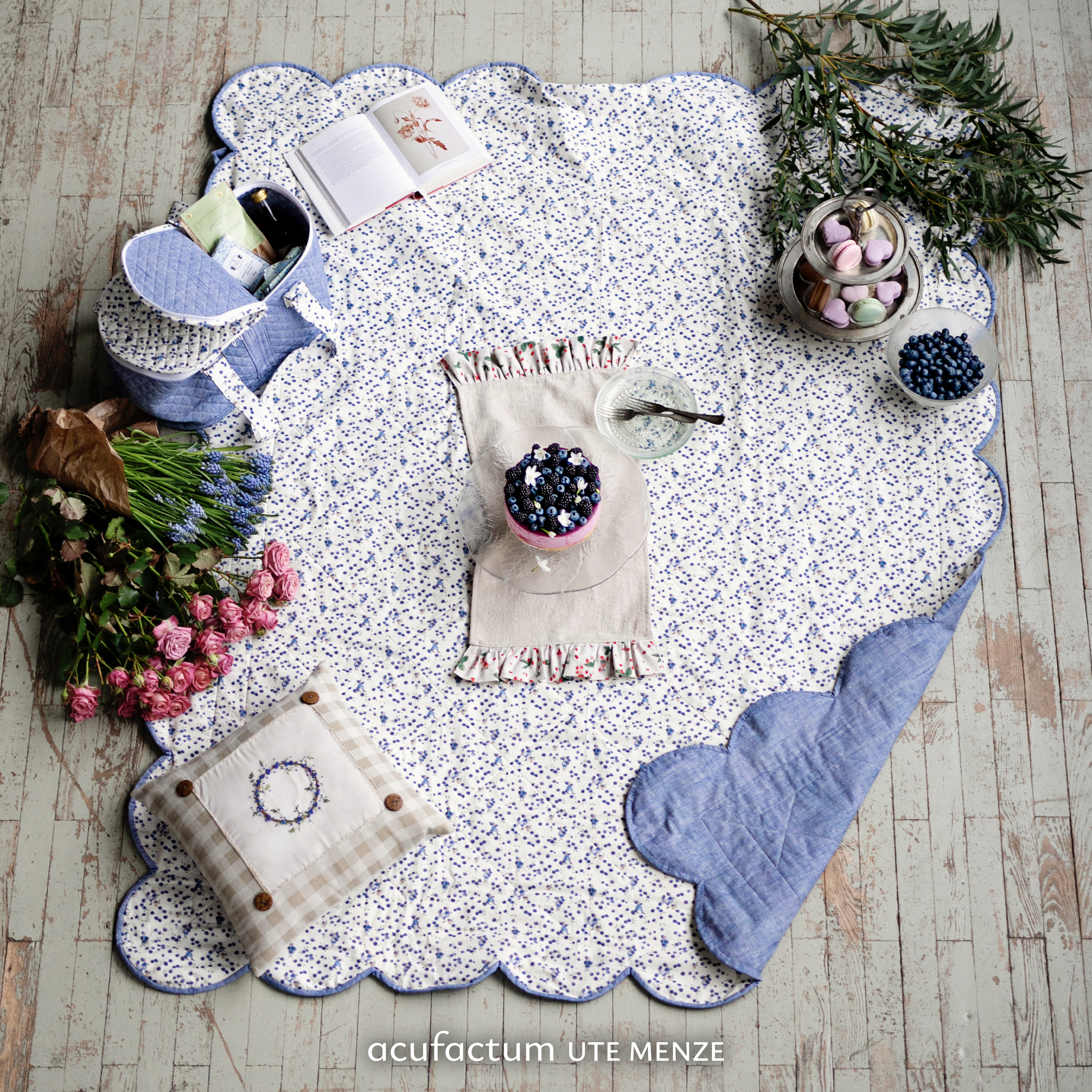 acufactum - Cotton fabric - Blueberry elves - Silke Leffler