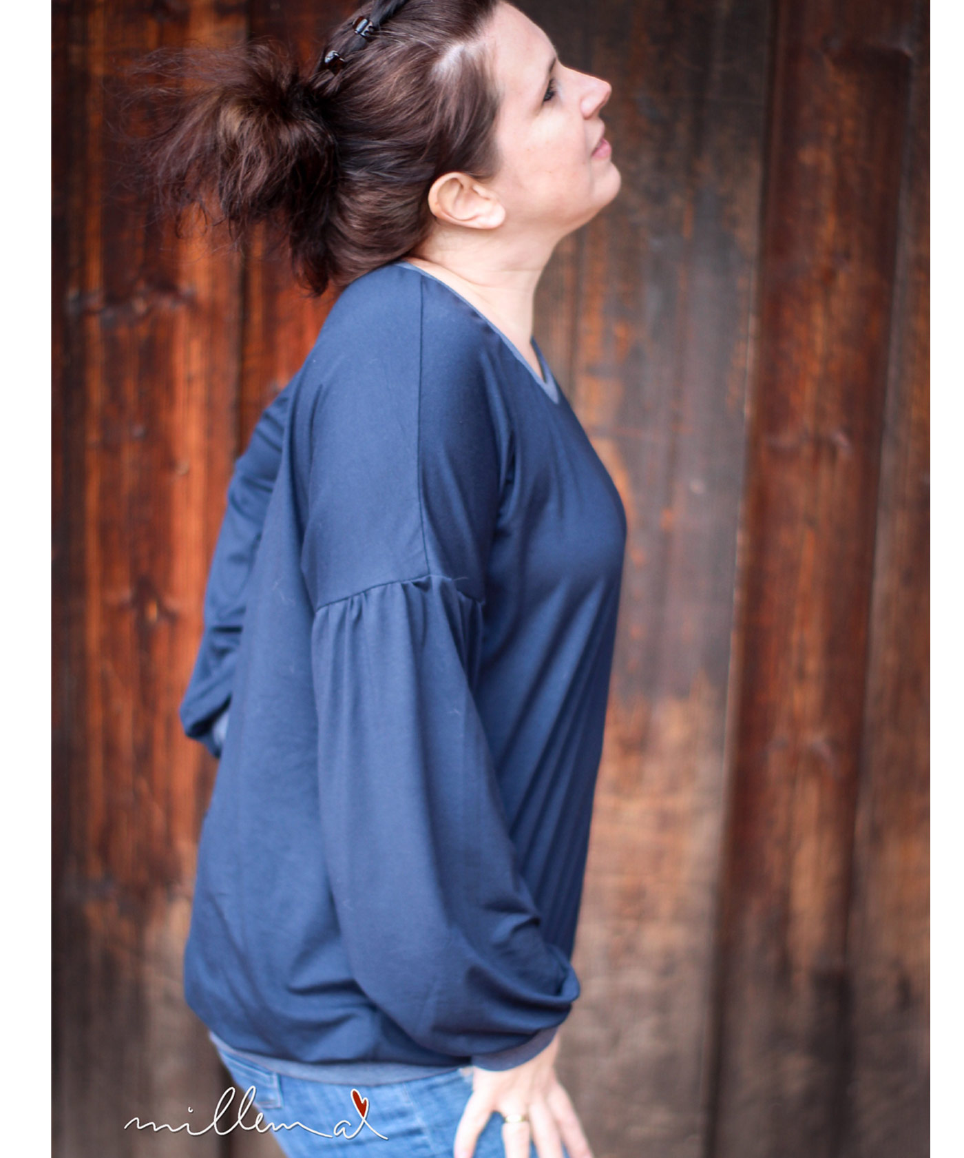 127 ORA.shirt,Papierschnitt,Leni Pepunkt,Frau mit Shirt in Blau
