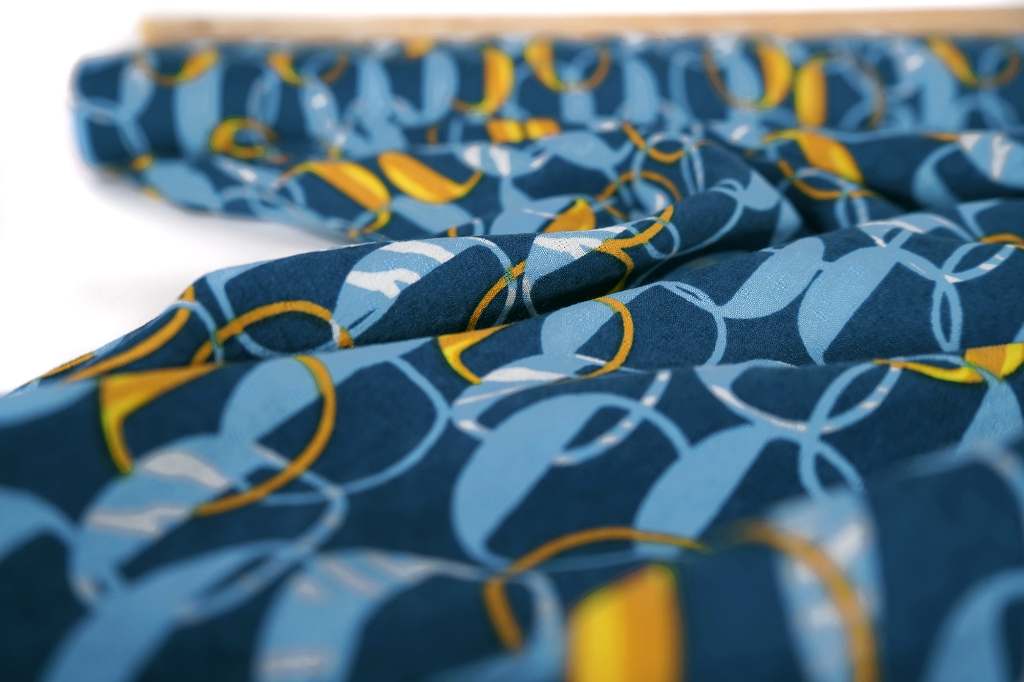 Viscose chain rings dark blue by Milliblus 0.54 yd
