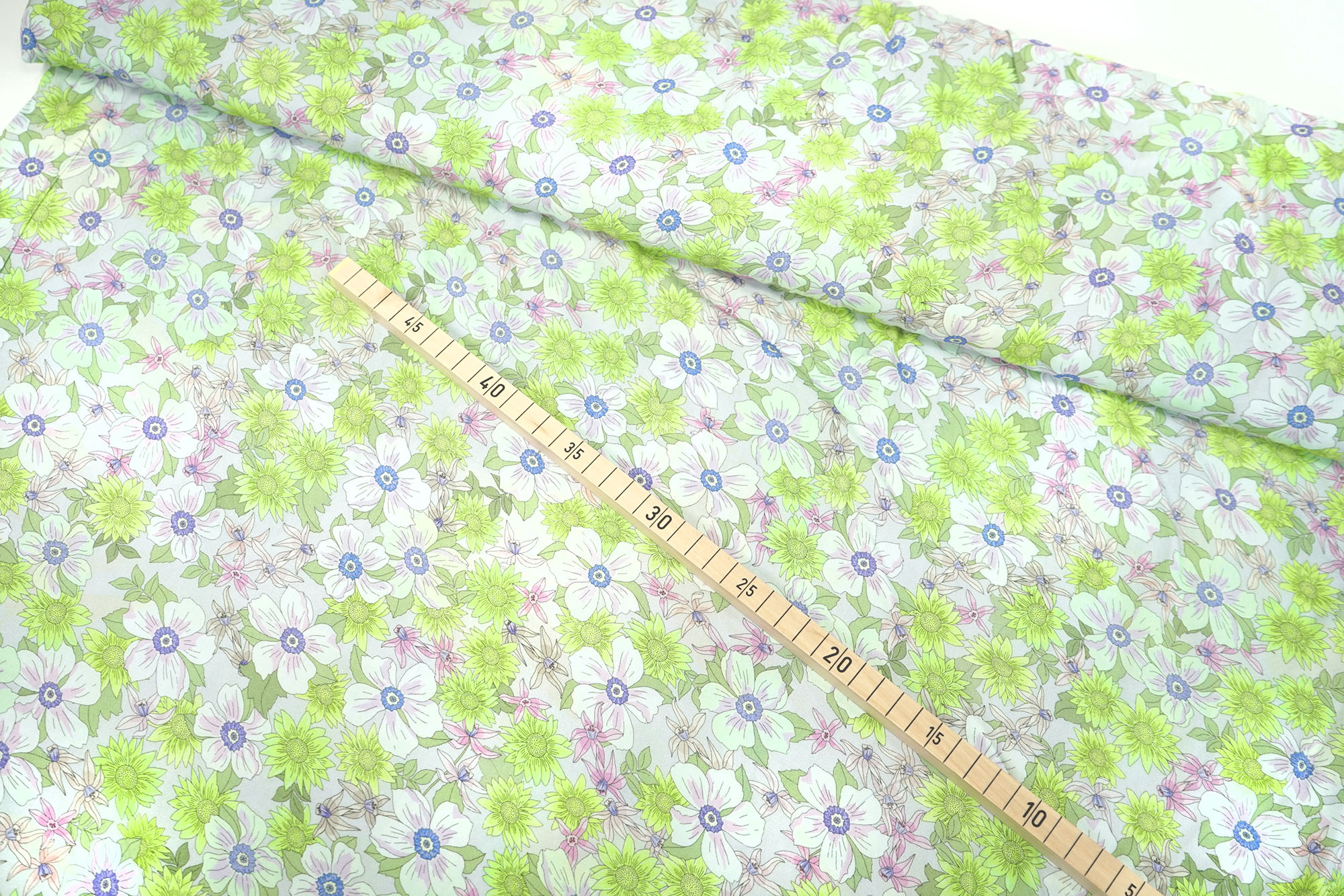 Viscose fabric - Neon Flowers - green