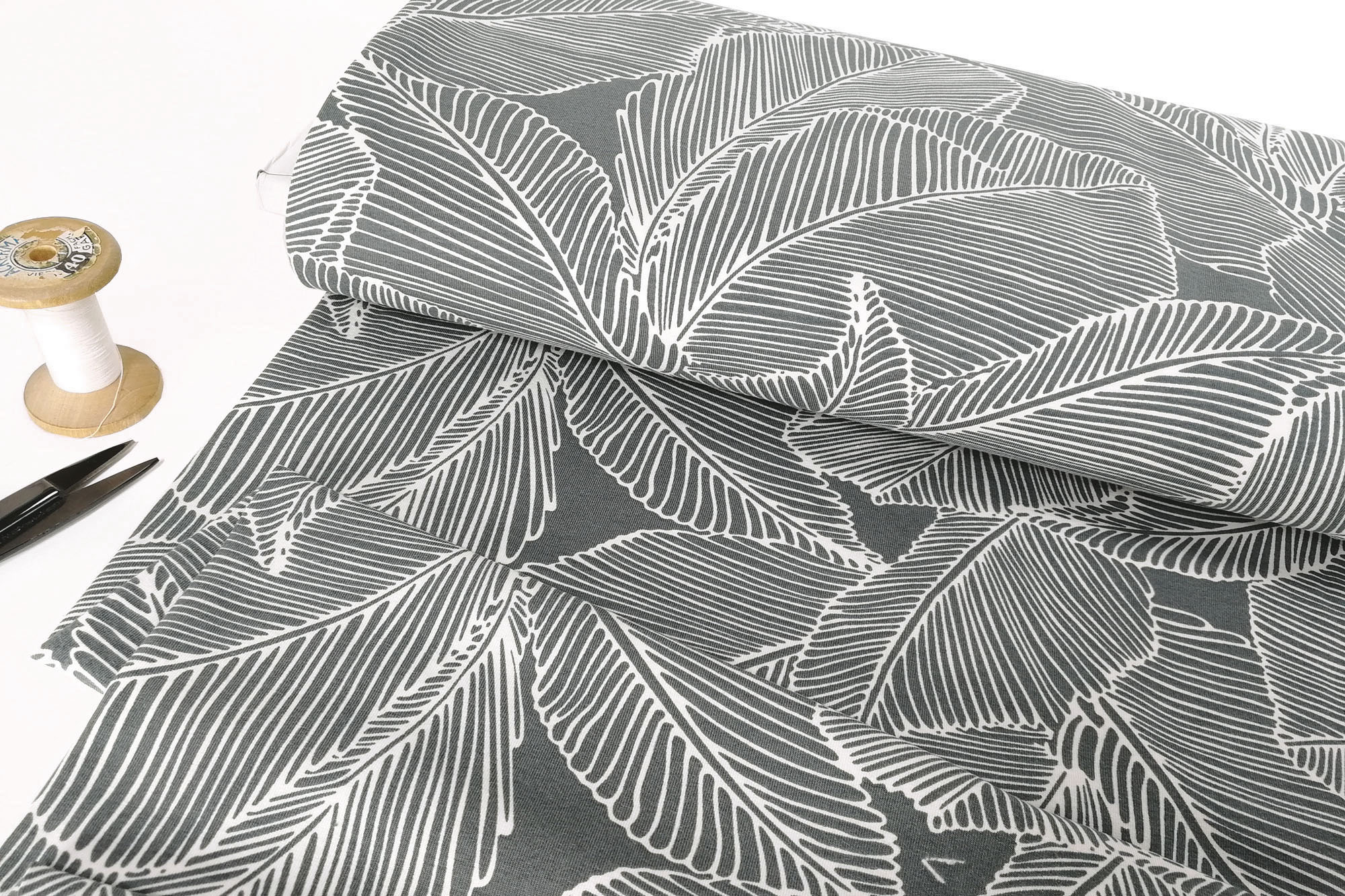 Cotton Jersey Avalana 19-667 palm leaves on grey