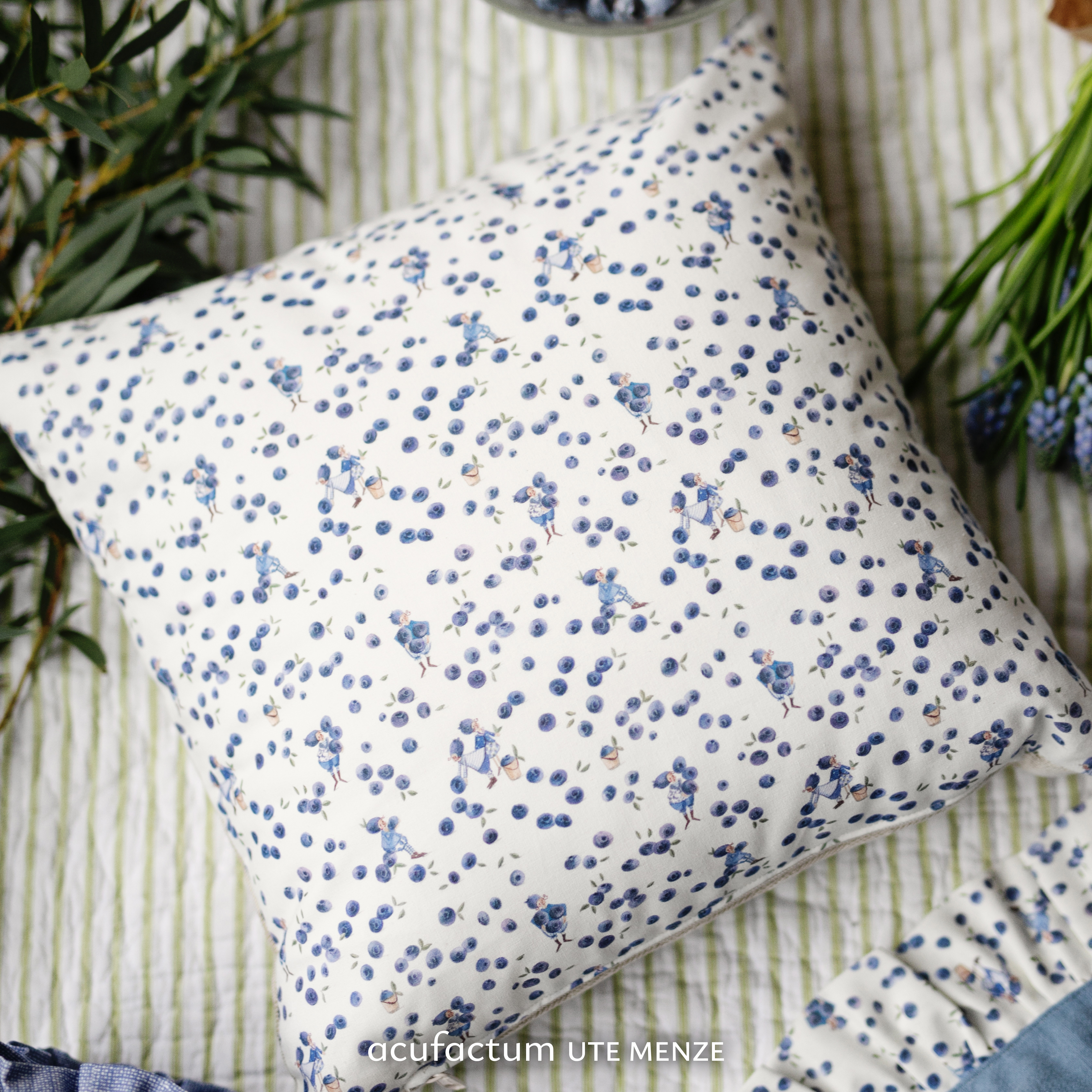 acufactum - Cotton fabric - Blueberry elves - Silke Leffler