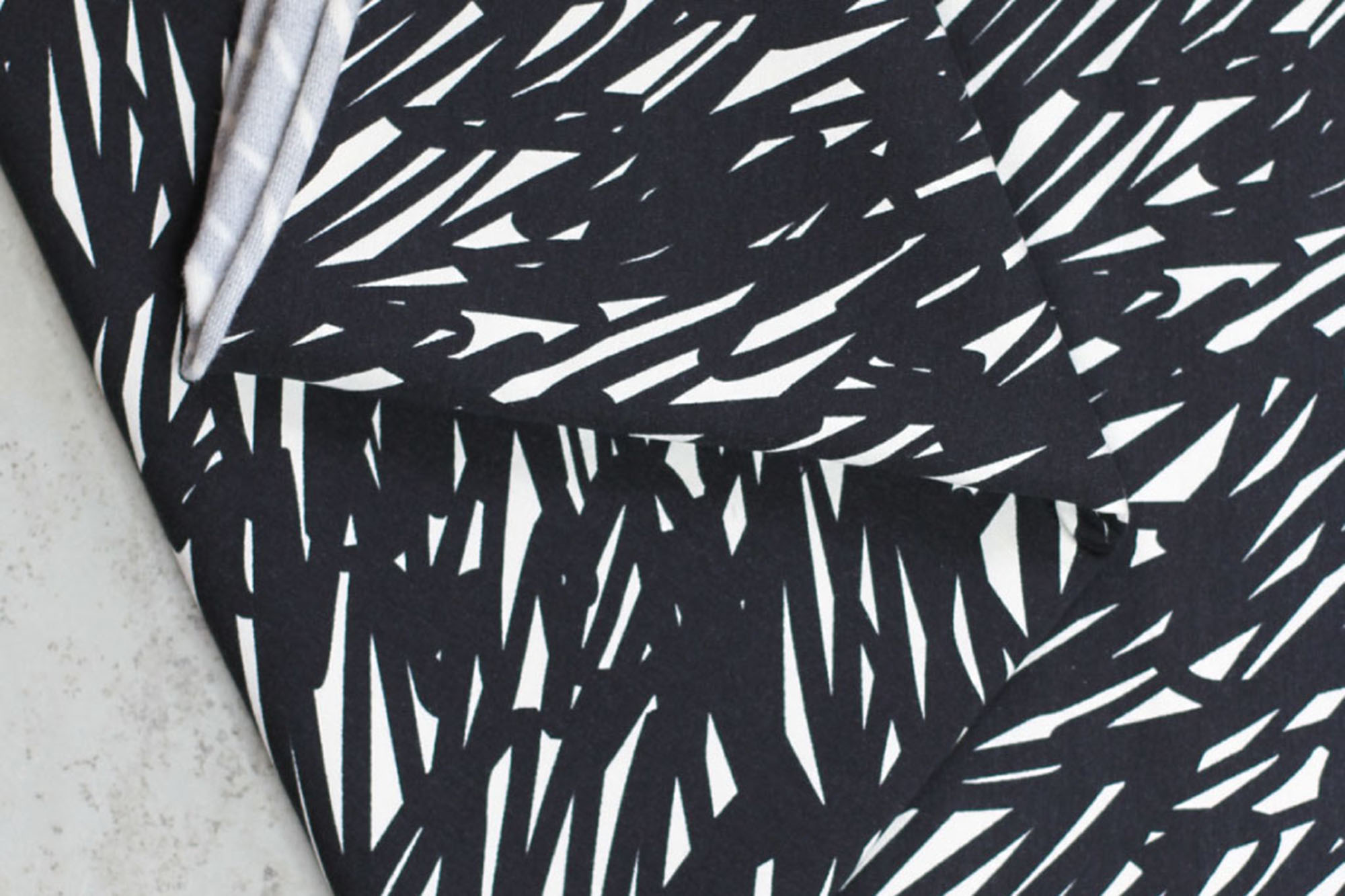 meet MILK - Sava Sweat Sketchy - black